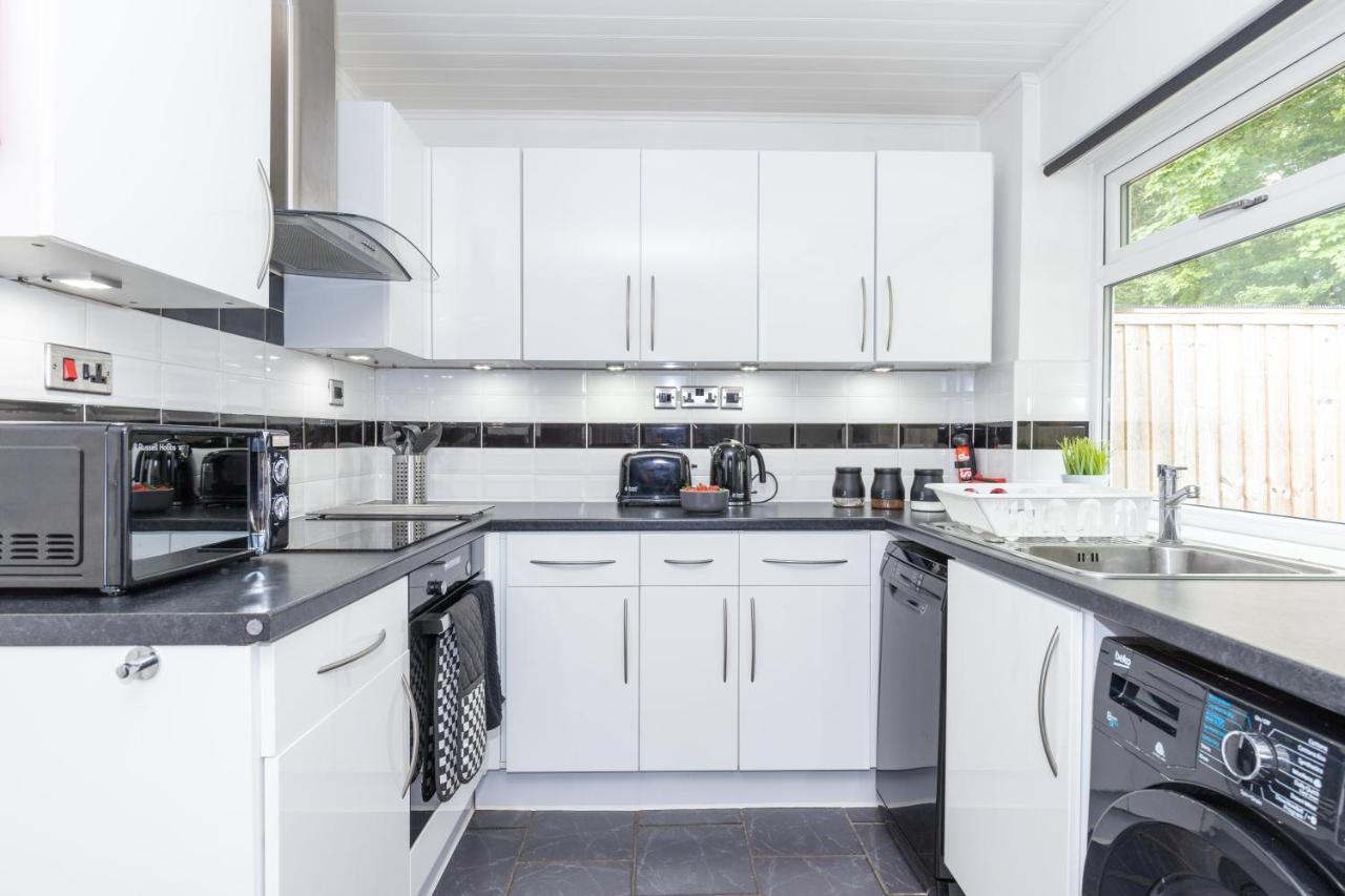 Capri 13 Sa: University-Adjacent House with EV Charging Loughborough Exterior photo